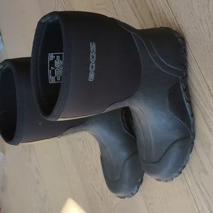 Bogs Mens size 9 classic mid boots